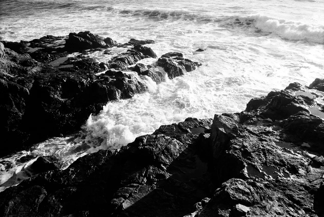 Rochers noirs et écume à Steamer Lane, Carmel-by-the-Sea, Dim 27 sept. 2026