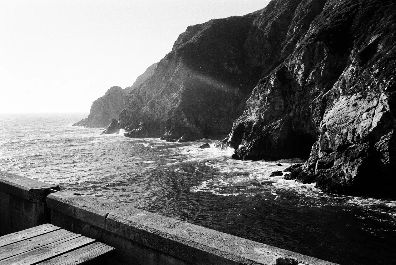Falaises de Big Sur qui tombent dans la mer, sans horizon au centre, Santa Barbara, Lun 28 sept. 2026