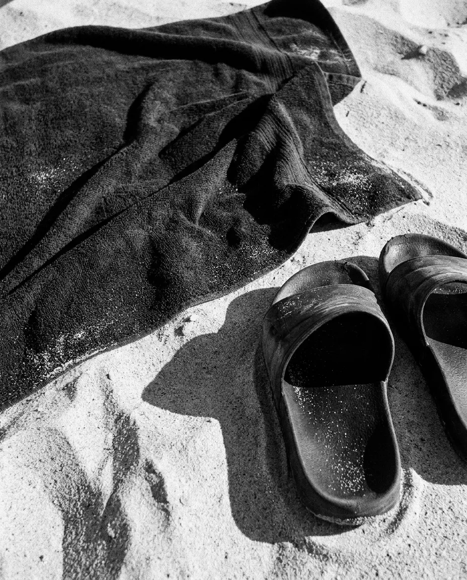 Serviette et claquettes sur le sable, Santa Monica, Mar 29 sept. 2026
