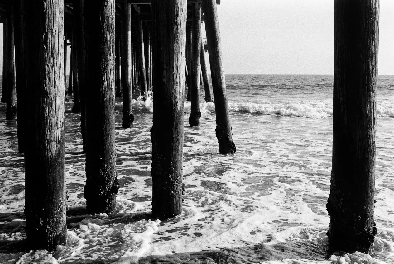 Les pilotis de la jetée de Santa Monica dans l'écume, Santa Monica, Mar 29 sept. 2026