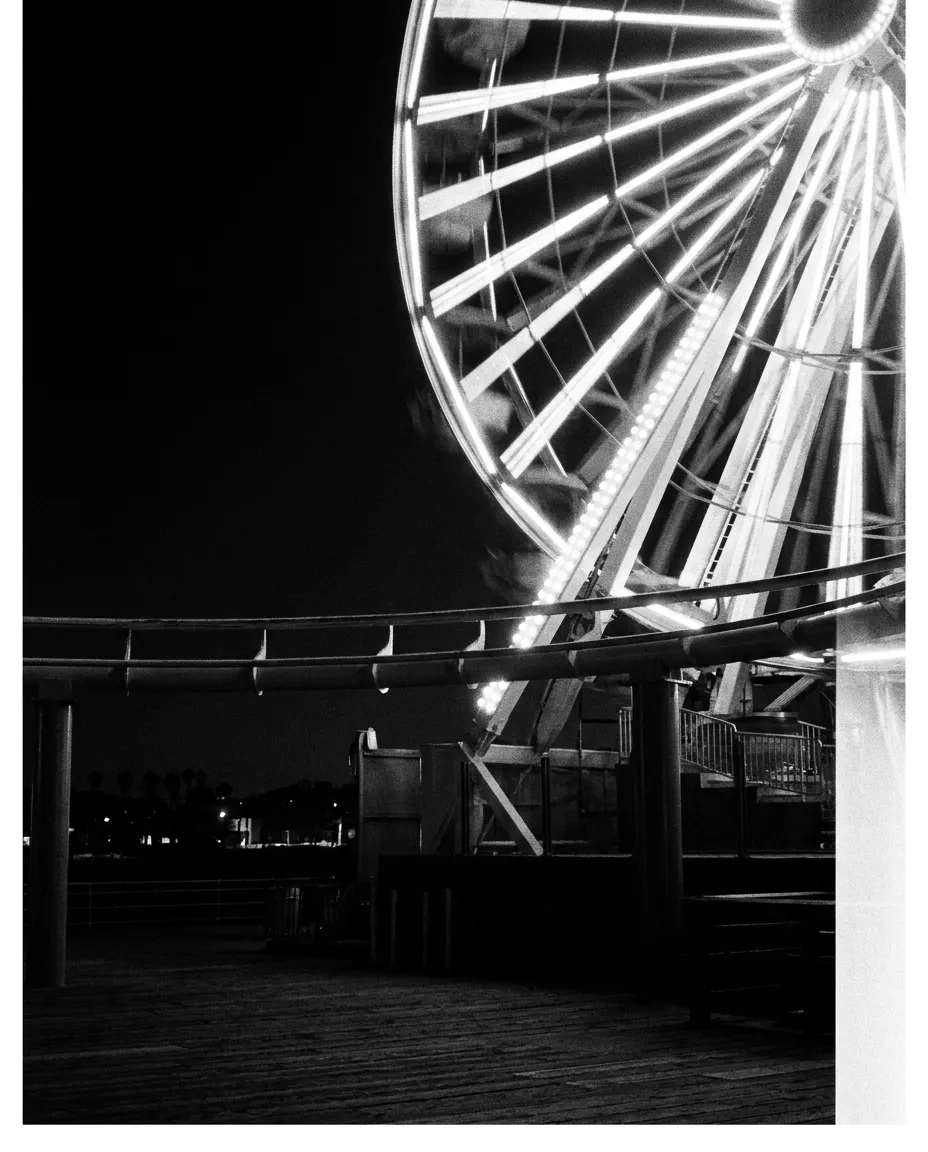 Grande roue du pier en néon, sans personne, Santa Monica, Mar 29 sept. 2026