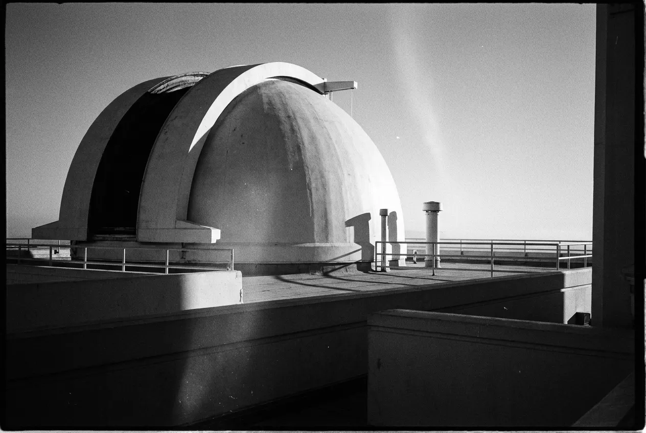 Le dôme de Griffith Observatory sur la colline, Los Angeles, Mer 30 sept. 2026