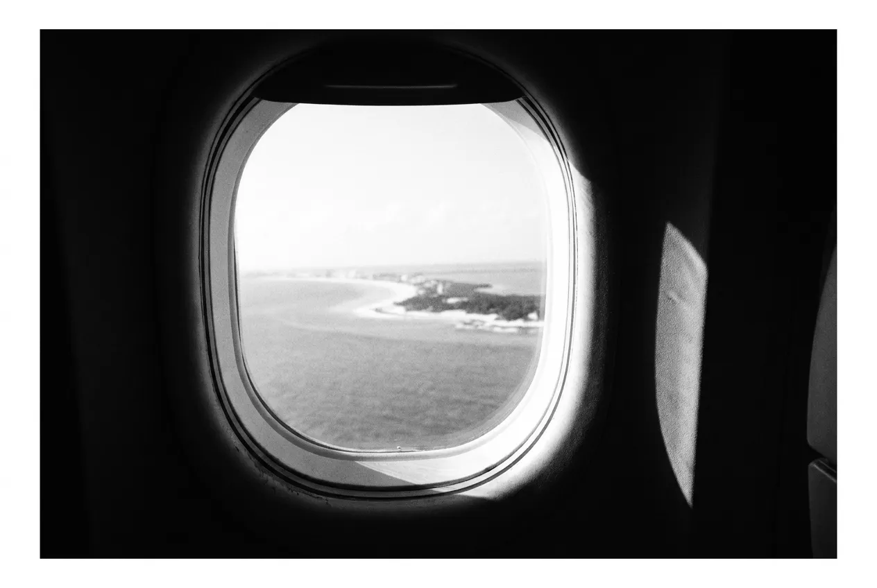 La côte de Cancún vue du hublot, Cancún, Ven 2 oct. 2026