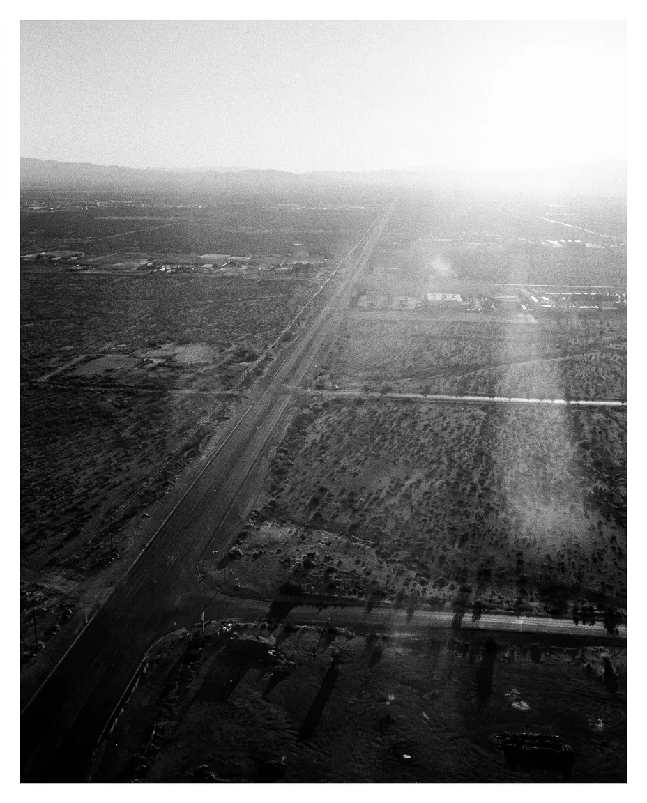 Le désert autour de Las Vegas depuis le dernier étage, routes droites, Las Vegas, Dim 4 oct. 2026