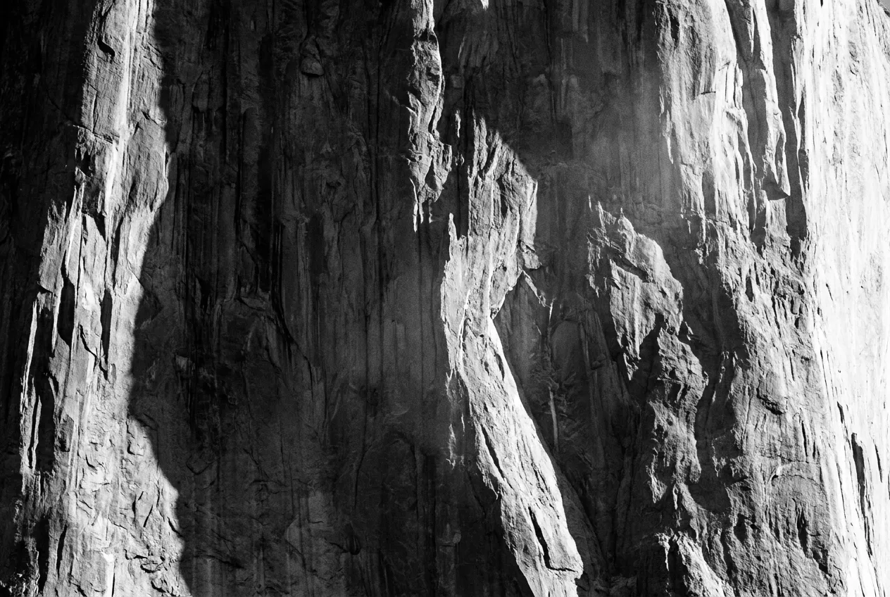 La paroi d'El Capitan en plein cadre, sans ciel, Yosemite, Lun 5 oct. 2026