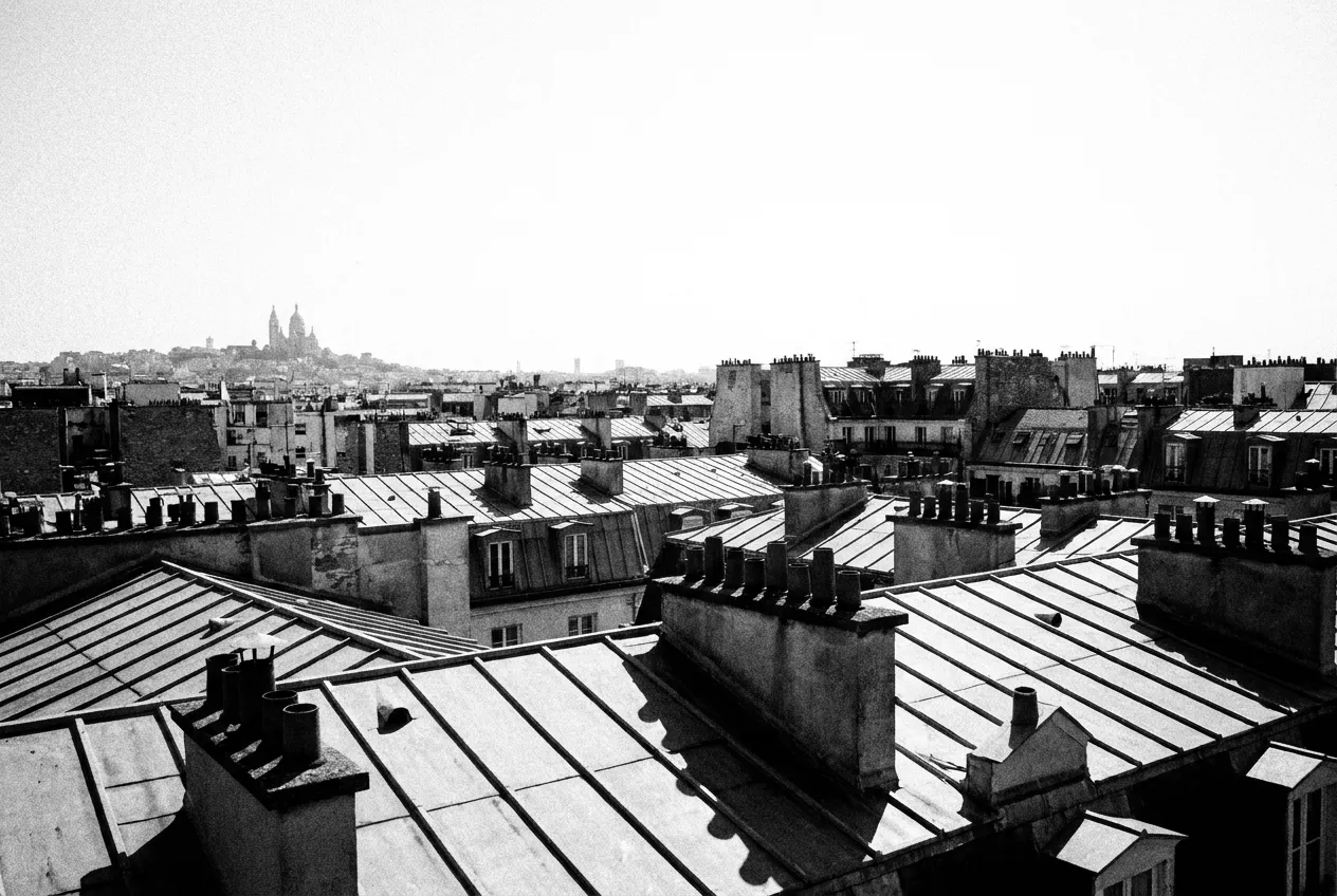 La mer des toits en zinc du 8e jusqu'à Montmartre, Les toits, Jeu 13 août 2026