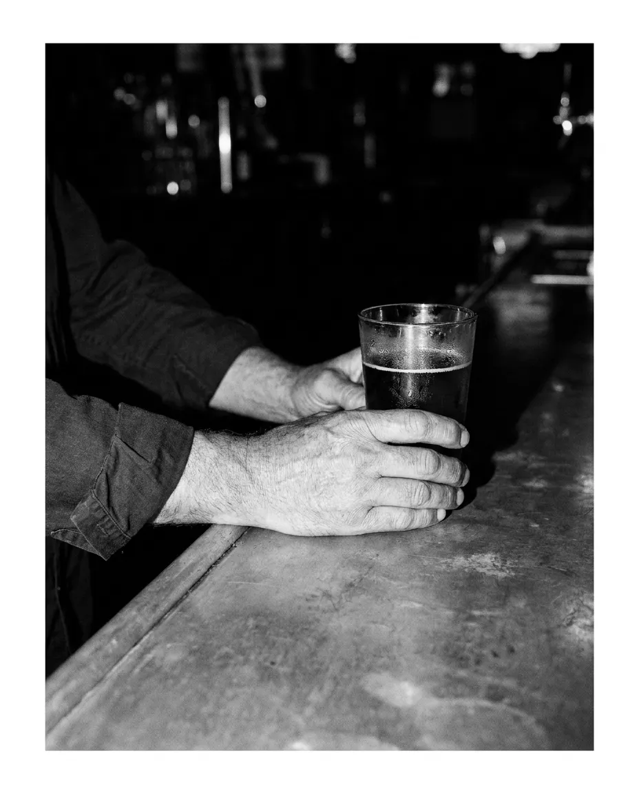 Mains autour d'un verre sur le zinc, La nuit du 15 août, Sam 15 août 2026