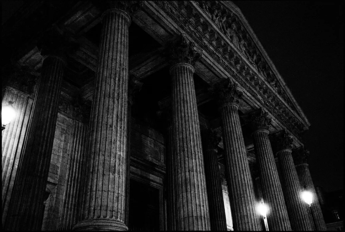 Les colonnes de la Madeleine vues du dessous, la nuit, La nuit du 15 août, Sam 15 août 2026